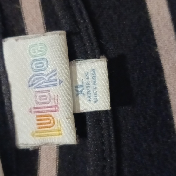 LularoeHi/lowShort-sleevedTopXL EUC - Picture 3 of 7